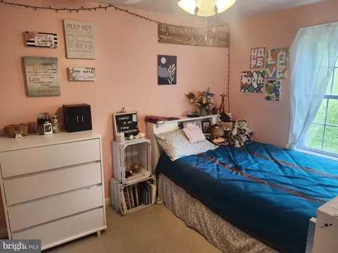Bedroom - 318 Long Ln, Lititz, PA 17543 photo 2 of 2
