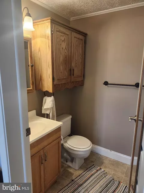 Bath - 318 Long Ln, Lititz, PA 17543 photo 2 of 2