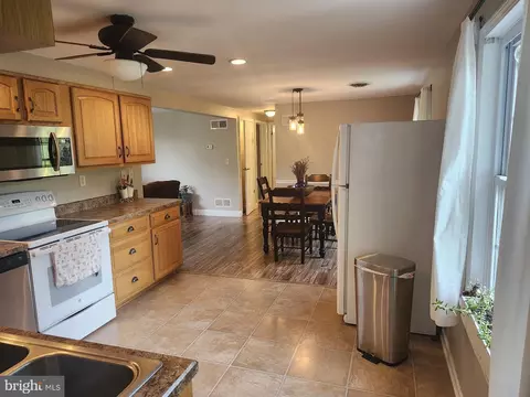 Entry Way - 318 Long Ln, Lititz, PA 17543 photo 1 of 3