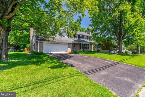 129 E Charlotte St, Millersville, PA 17551