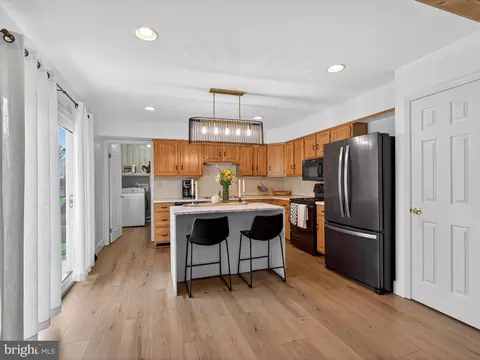 Kitchen - 27 Diane Ave, Lititz, PA 17543 photo 1 of 2