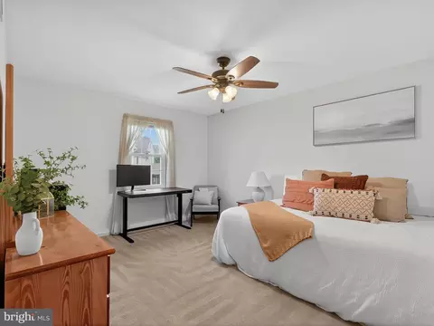 Bedroom - 27 Diane Ave, Lititz, PA 17543 photo 1 of 5