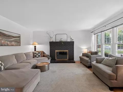 Living - 27 Diane Ave, Lititz, PA 17543 photo 1 of 2