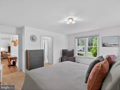 Bedroom - 27 Diane Ave, Lititz, PA 17543 photo 4 of 5