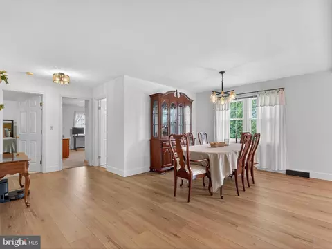 Dining - 27 Diane Ave, Lititz, PA 17543 photo 1 of 4