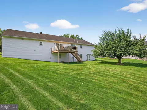 Exterior - 27 Diane Ave, Lititz, PA 17543 photo 4 of 4