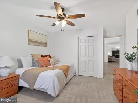 Bedroom - 27 Diane Ave, Lititz, PA 17543 photo 2 of 5