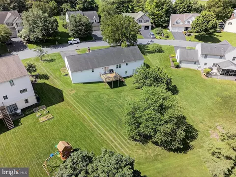View/Area - 27 Diane Ave, Lititz, PA 17543 photo 1 of 4