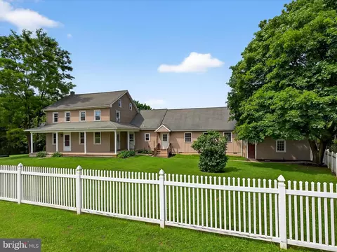 1419 Lebanon Rd, Manheim, PA 17545