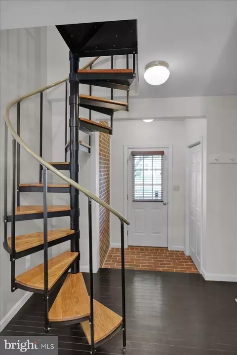 Entry Way - 208 Queens Gate Rd, Lititz, PA 17543 photo 6 of 11
