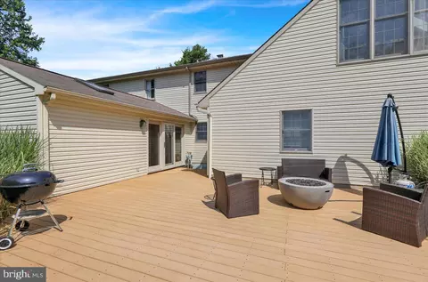 Exterior - 208 Queens Gate Rd, Lititz, PA 17543 photo 9 of 12
