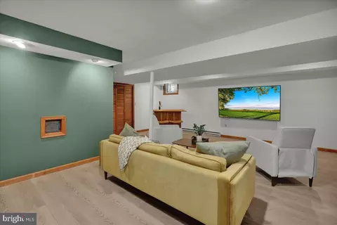 Living - 208 Queens Gate Rd, Lititz, PA 17543 photo 1 of 1