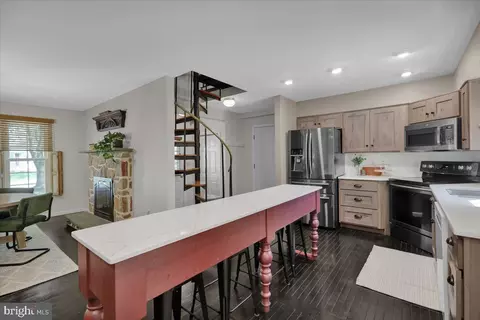Kitchen - 208 Queens Gate Rd, Lititz, PA 17543 photo 1 of 3