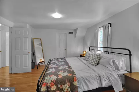 Bedroom - 208 Queens Gate Rd, Lititz, PA 17543 photo 5 of 6