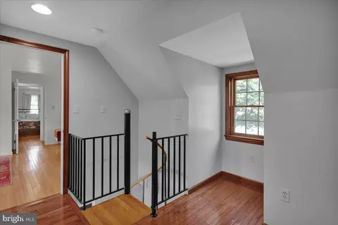 Entry Way - 208 Queens Gate Rd, Lititz, PA 17543 photo 10 of 11