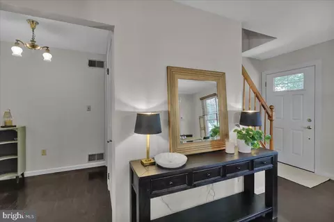 Entry Way - 208 Queens Gate Rd, Lititz, PA 17543 photo 7 of 11