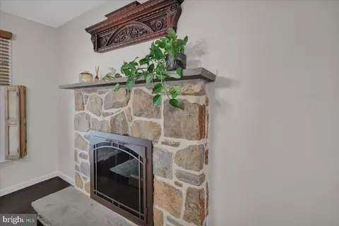 Entry Way - 208 Queens Gate Rd, Lititz, PA 17543 photo 9 of 11