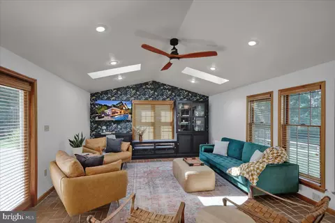 Entry Way - 208 Queens Gate Rd, Lititz, PA 17543 photo 5 of 11