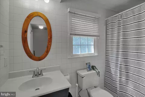 Bath - 208 Queens Gate Rd, Lititz, PA 17543 photo 5 of 5
