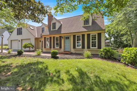 Exterior - 208 Queens Gate Rd, Lititz, PA 17543 photo 4 of 12