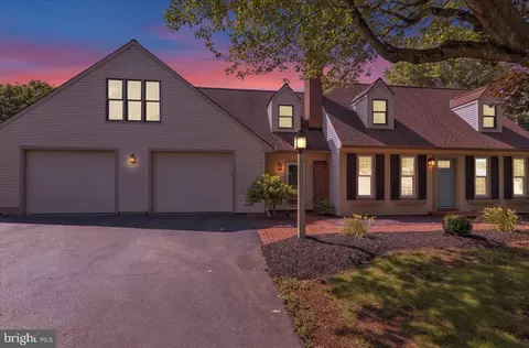 Exterior - 208 Queens Gate Rd, Lititz, PA 17543 photo 2 of 12