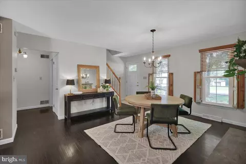 Entry Way - 208 Queens Gate Rd, Lititz, PA 17543 photo 8 of 11
