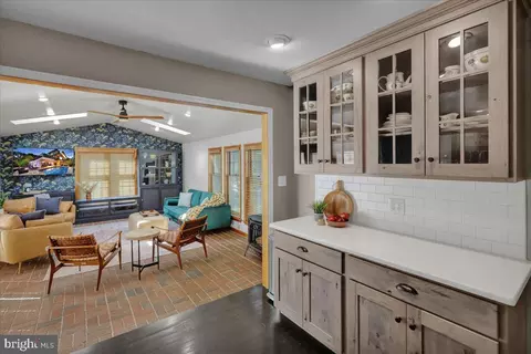Entry Way - 208 Queens Gate Rd, Lititz, PA 17543 photo 2 of 11