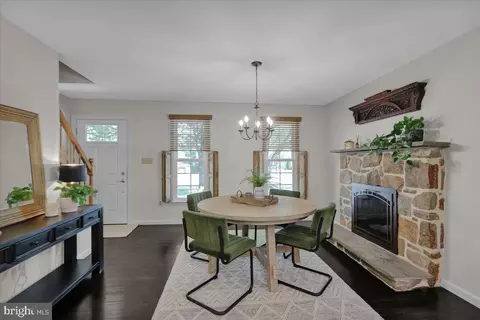 Dining - 208 Queens Gate Rd, Lititz, PA 17543 photo 1 of 2