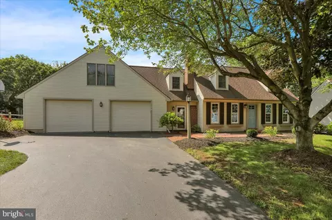 Exterior - 208 Queens Gate Rd, Lititz, PA 17543 photo 7 of 12