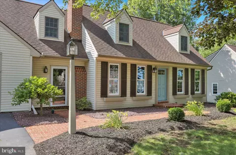 Exterior - 208 Queens Gate Rd, Lititz, PA 17543 photo 3 of 12