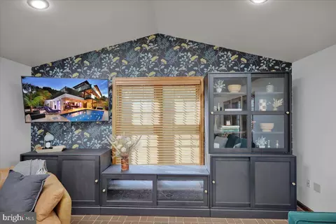 Entry Way - 208 Queens Gate Rd, Lititz, PA 17543 photo 4 of 11