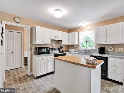 Kitchen - 138 Laurie Ln, Lititz, PA 17543 photo 1 of 4