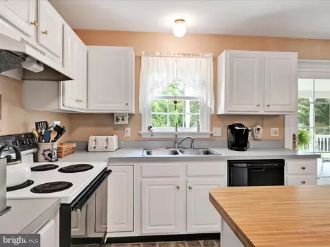 Kitchen - 138 Laurie Ln, Lititz, PA 17543 photo 2 of 4