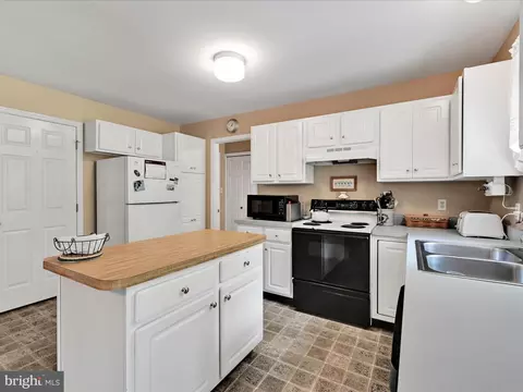 Kitchen - 138 Laurie Ln, Lititz, PA 17543 photo 4 of 4