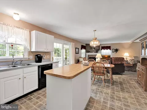 Kitchen - 138 Laurie Ln, Lititz, PA 17543 photo 3 of 4
