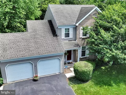 Exterior - 138 Laurie Ln, Lititz, PA 17543 photo 3 of 11