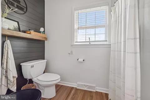 Bath - 15 Limestone Ct, Lititz, PA 17543 photo 2 of 3