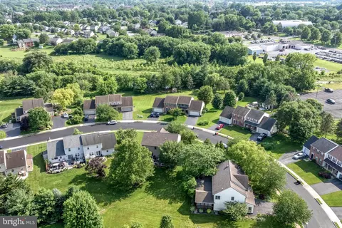 View/Area - 15 Limestone Ct, Lititz, PA 17543 photo 5 of 6