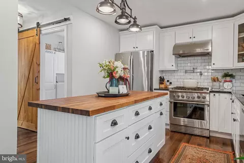 Kitchen - 15 Limestone Ct, Lititz, PA 17543 photo 3 of 8