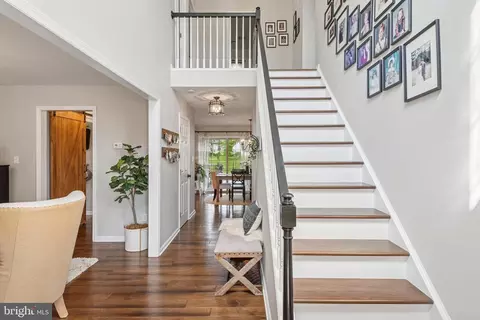 Entry Way - 15 Limestone Ct, Lititz, PA 17543 photo 2 of 10