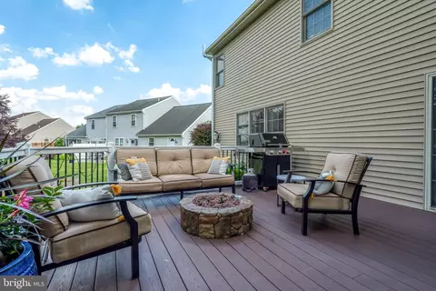 Exterior - 15 Limestone Ct, Lititz, PA 17543 photo 8 of 13