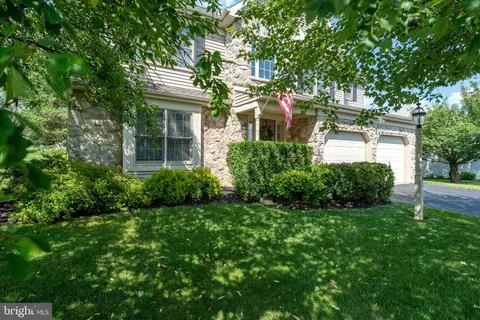 Exterior - 15 Limestone Ct, Lititz, PA 17543 photo 6 of 13