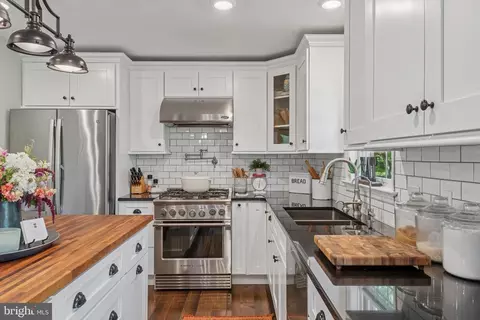Kitchen - 15 Limestone Ct, Lititz, PA 17543 photo 2 of 8