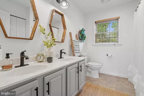 Bath - 15 Limestone Ct, Lititz, PA 17543 photo 3 of 3