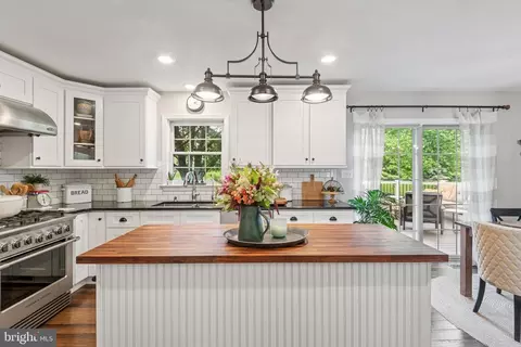 Kitchen - 15 Limestone Ct, Lititz, PA 17543 photo 4 of 8