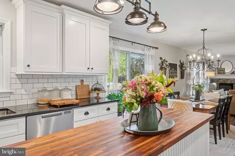 Kitchen - 15 Limestone Ct, Lititz, PA 17543 photo 7 of 8