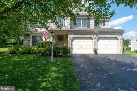 Exterior - 15 Limestone Ct, Lititz, PA 17543 photo 2 of 13