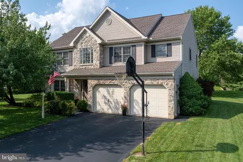 Exterior - 15 Limestone Ct, Lititz, PA 17543 photo 5 of 13