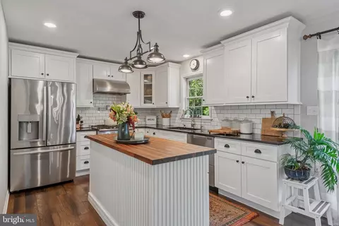 Kitchen - 15 Limestone Ct, Lititz, PA 17543 photo 1 of 8