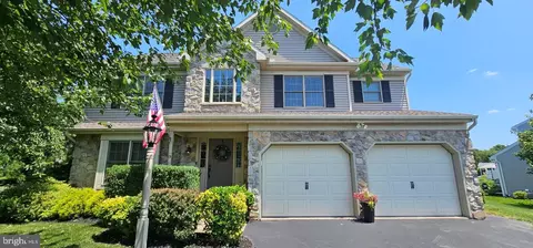 15 Limestone Ct, Lititz, PA 17543